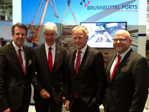 v.l.n.r. Frank Schnabel, Staatssekretär im Wirtschaftsministerium SH Dr. Frank Nägele, HPA-Geschäftsführer Jens Meier und HHM-Geschäftsführer Axel Mattern