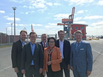 v.l.n.r.: Oliver Kumbartzky, Staatssekretär Dr. Thilo Rohlfs, Peter Hollmann, Veronika Kolb, Frank Schnabel und Stefan Mohrdieck