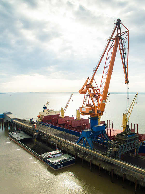 Über 5.000 Binnenschiffe mit Kupfererzkonzentrat beladen